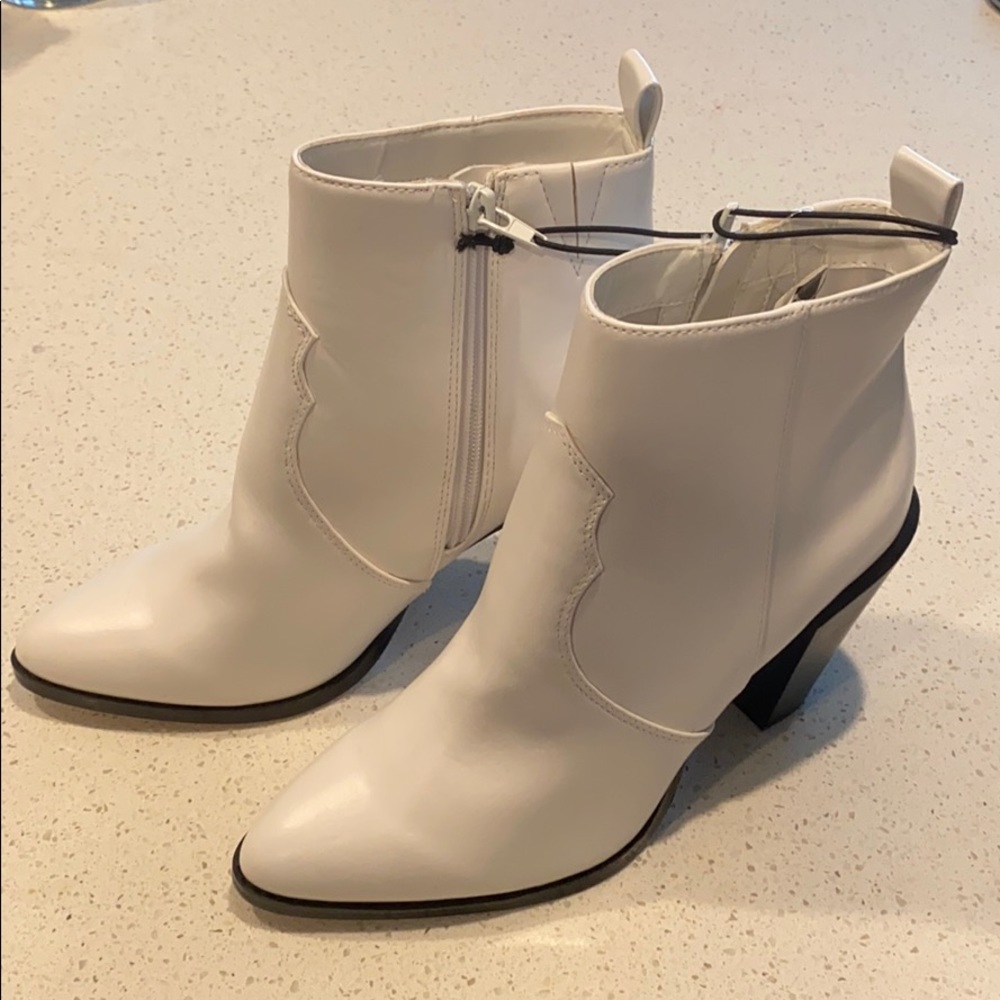 EXPRESS white booties